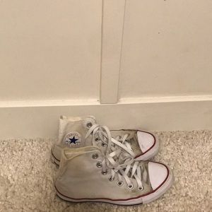 Size 6 white high top converse